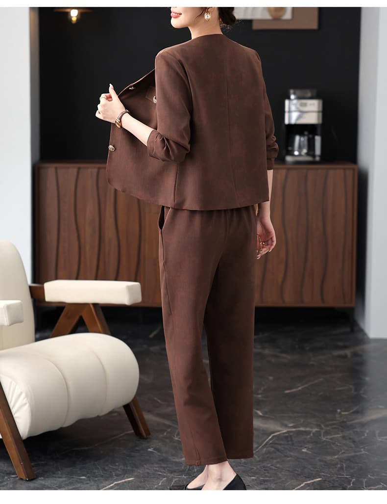 30代ファッション 上質セットアップ用テーパードパンツ