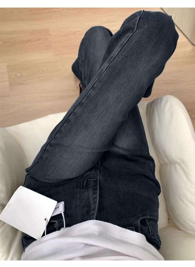 30代ファッション ゆったりストレートデニムパンツ