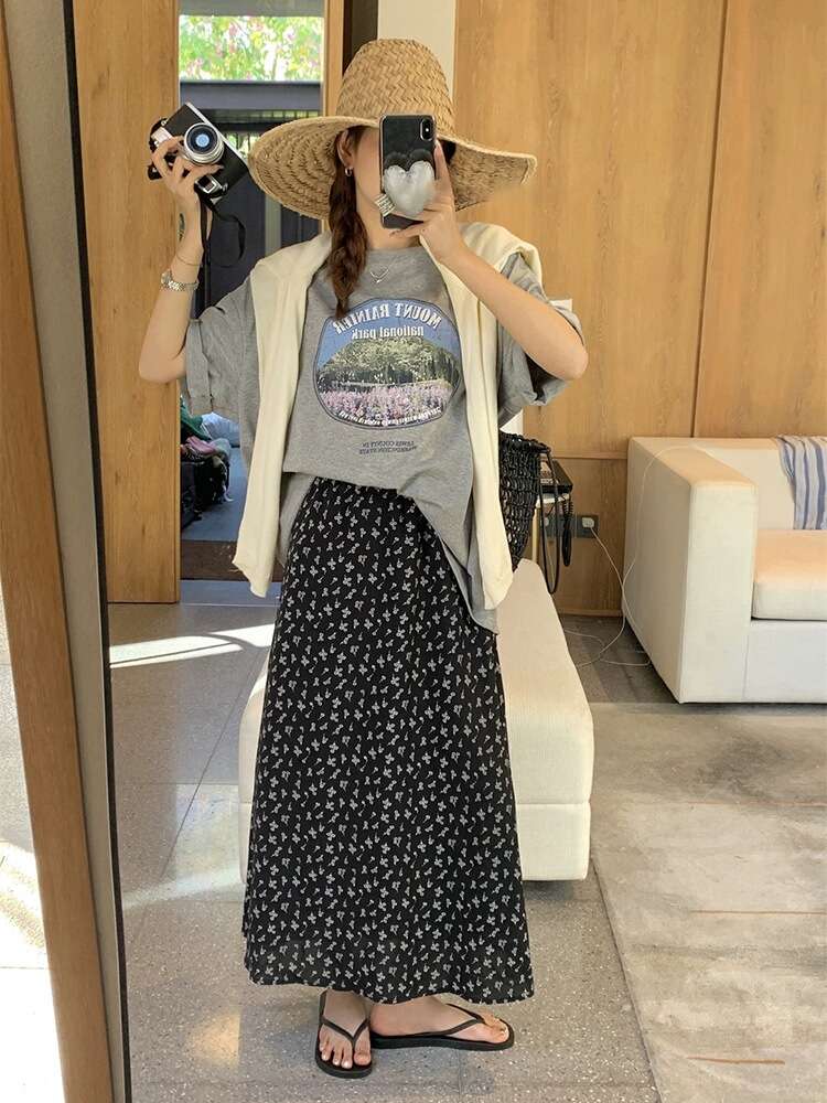 30代ファッション 小花柄フレアロングスカート