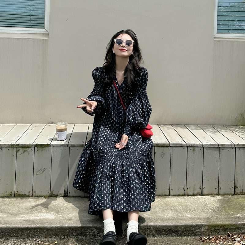 30代ファッション  花柄ティアードロングワンピース