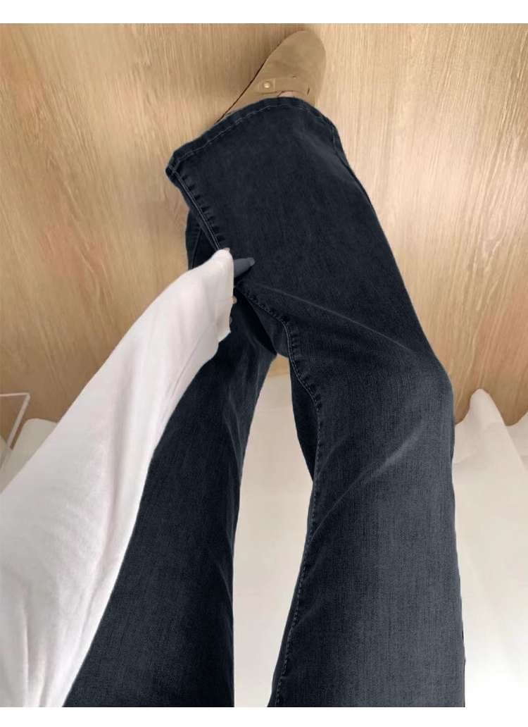 30代ファッション ゆったりストレートデニムパンツ