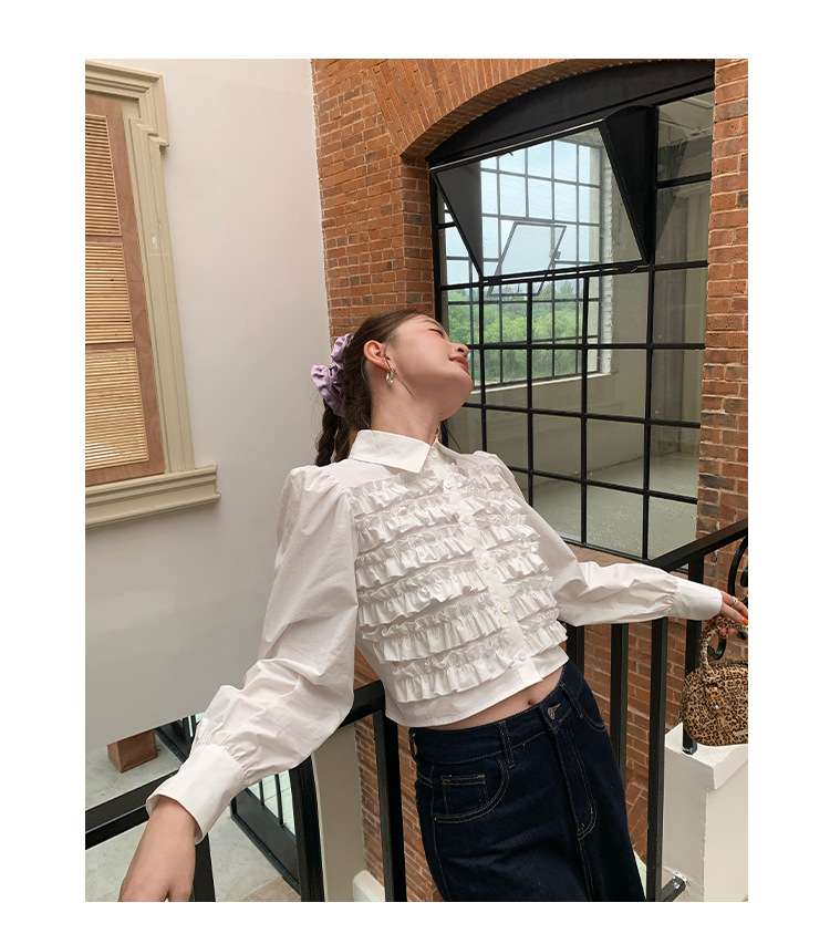 30代ファッション フリルタイプシャツ