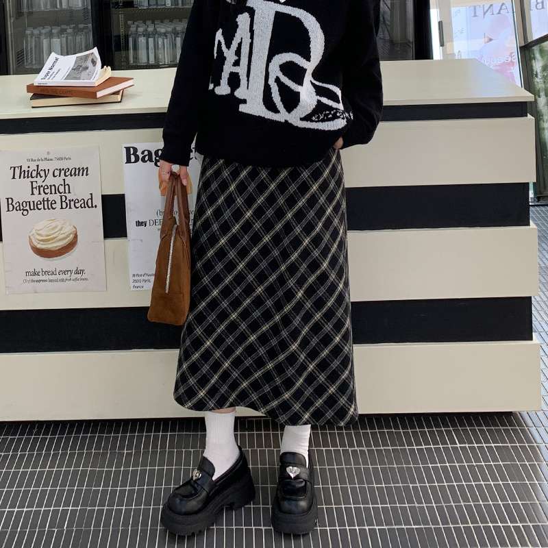 30代ファッション チェック柄ロングスカート