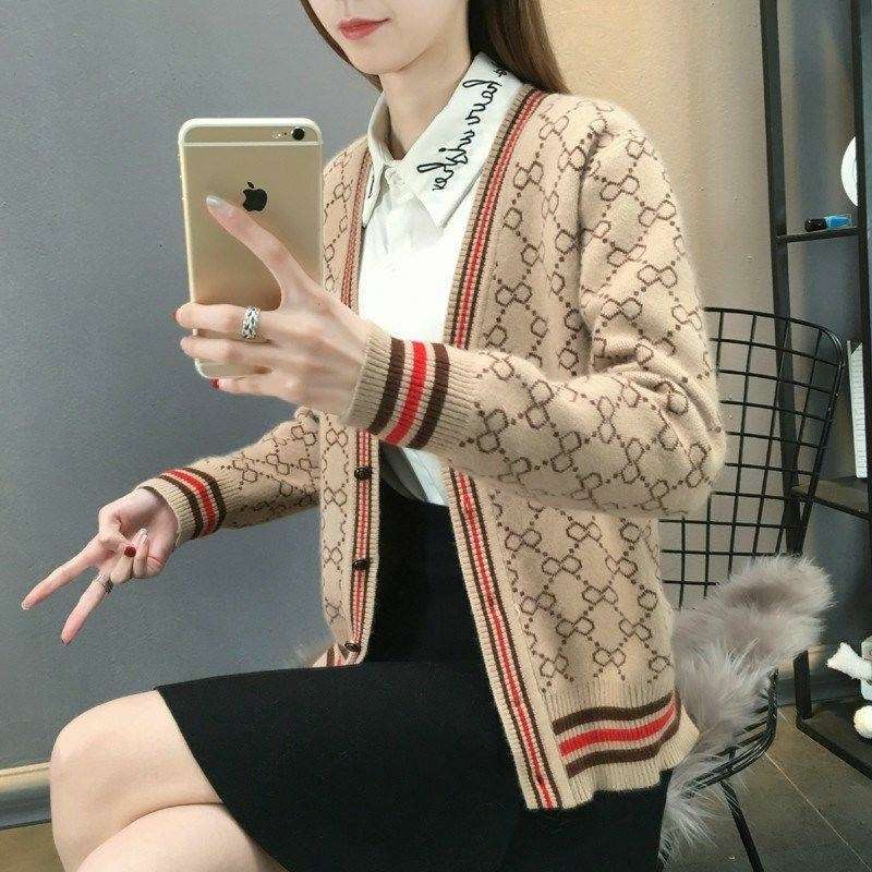 30代ファッション  モノグラム柄カシミヤカーディガン