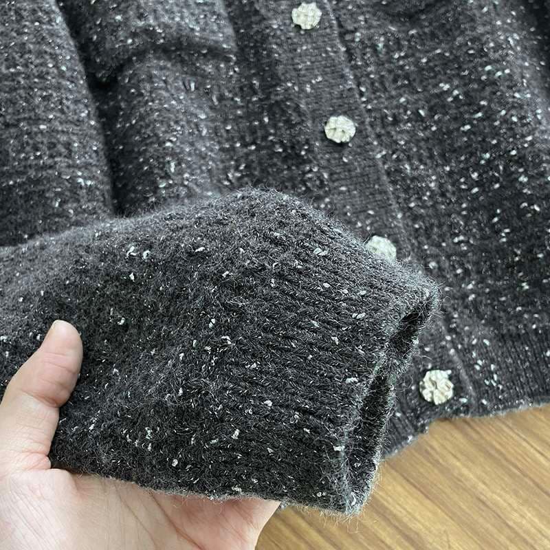 30代ファッション  ふわもこ質感のクラシックカーディガン