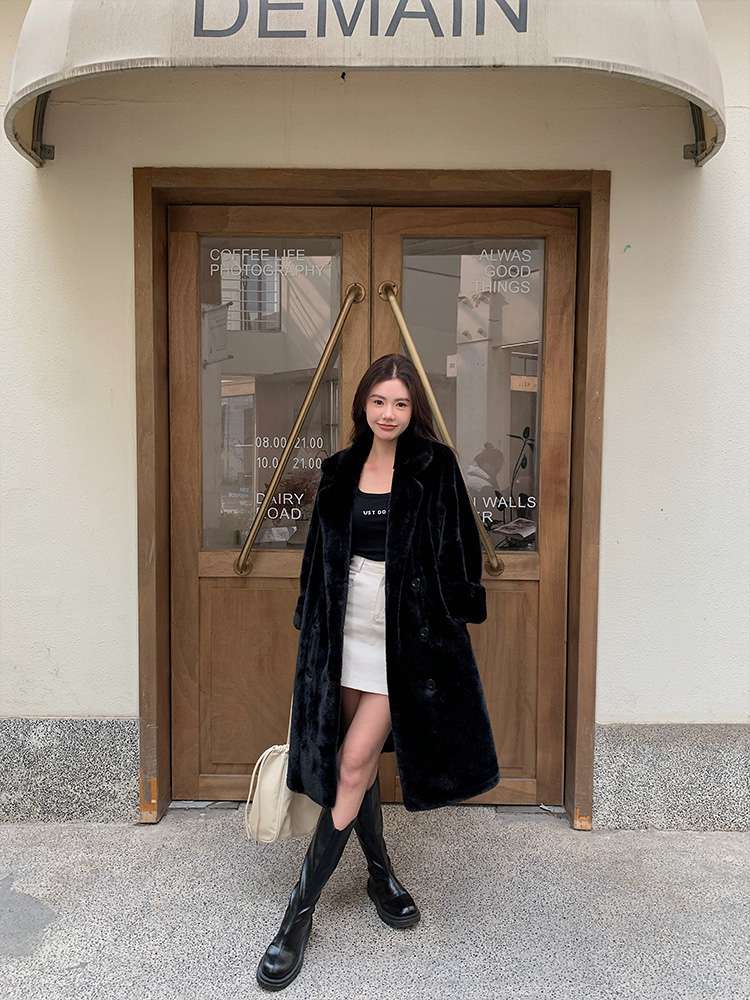 30代ファッション  ふわもこロングコート
