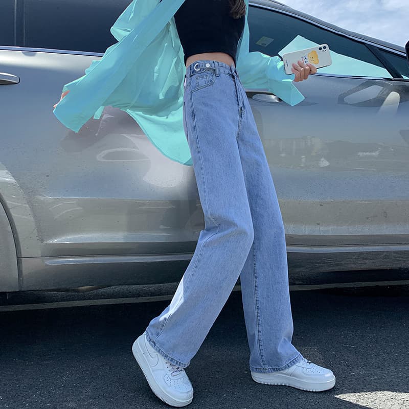 30代ファッション ゆったりシルエットデニムパンツ