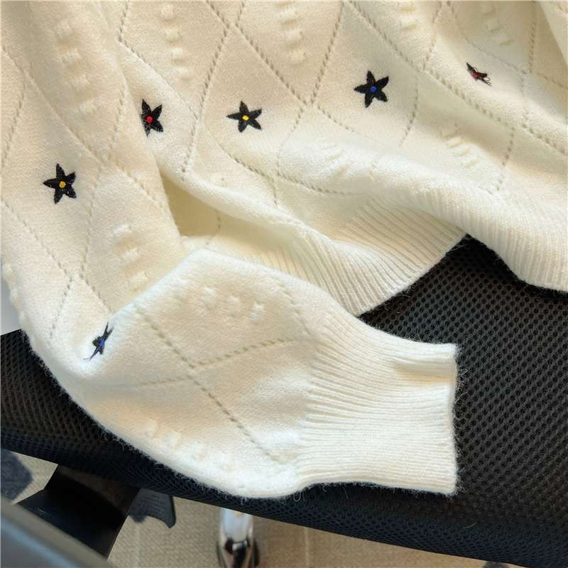 30代ファッション  星柄デザインニットセーター