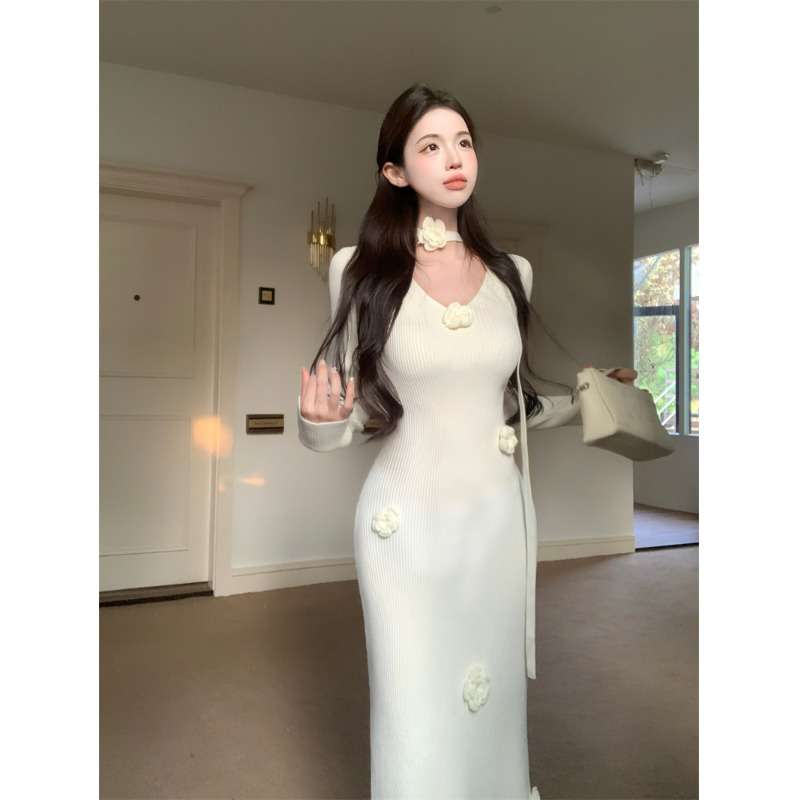 30代ファッション 花モチーフリブニットロングワンピース