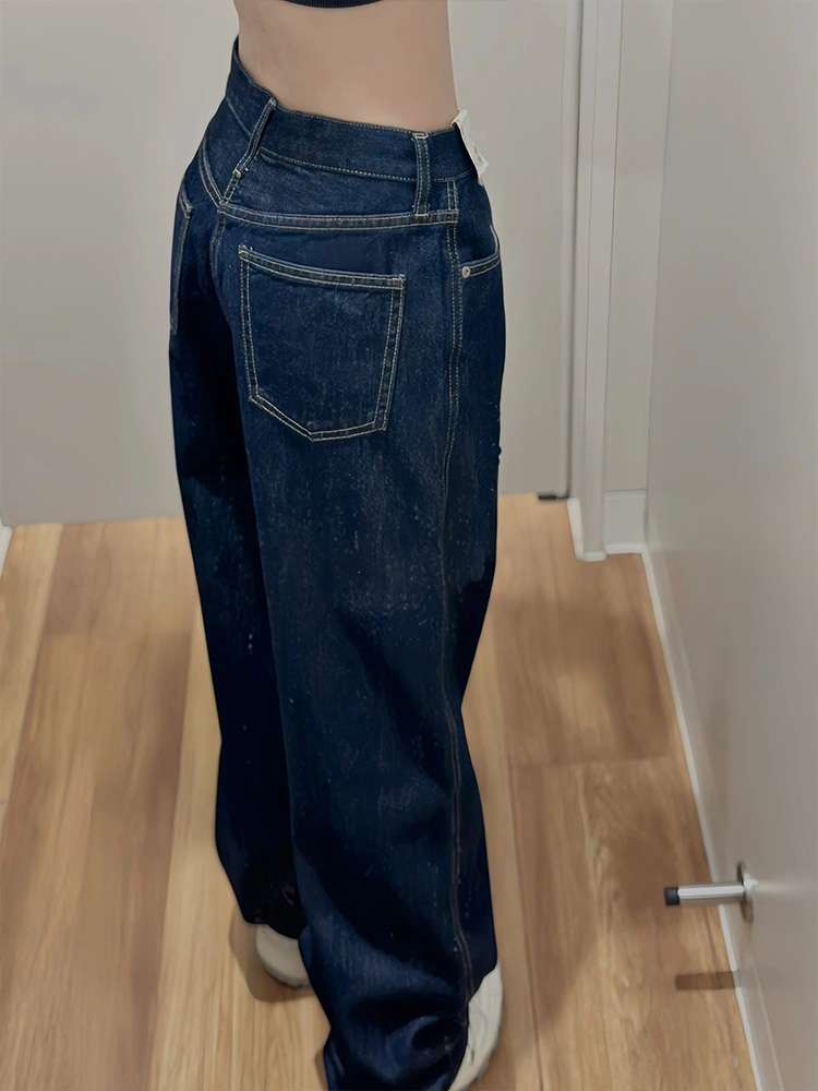 30代ファッション ゆったりストレートデニムパンツ
