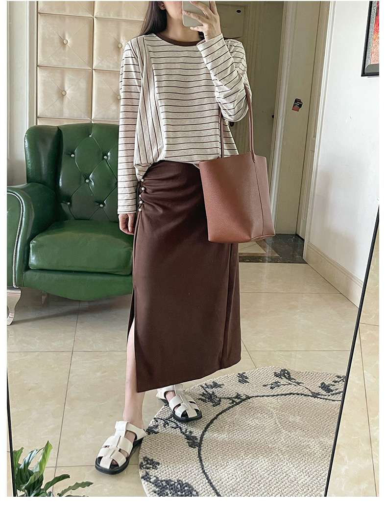 30代ファッション ゆったりストライプ長袖カットソー