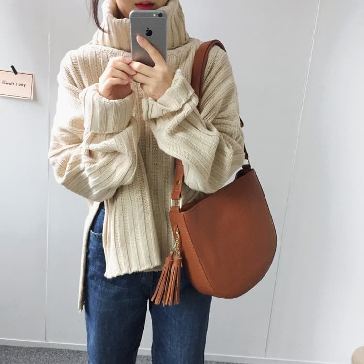 30代ファッション 体型カバー タートルネック編みニットセーター