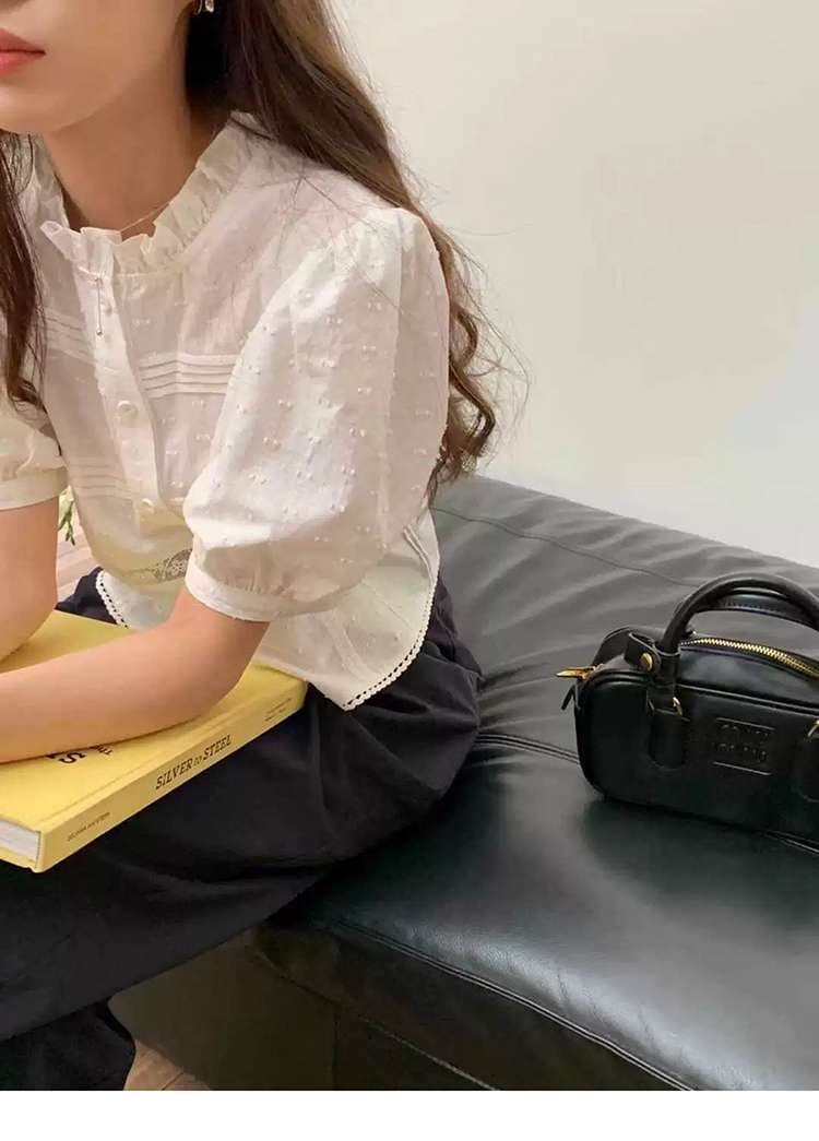 30代ファッション  フリルカラー刺繍レースブラウス