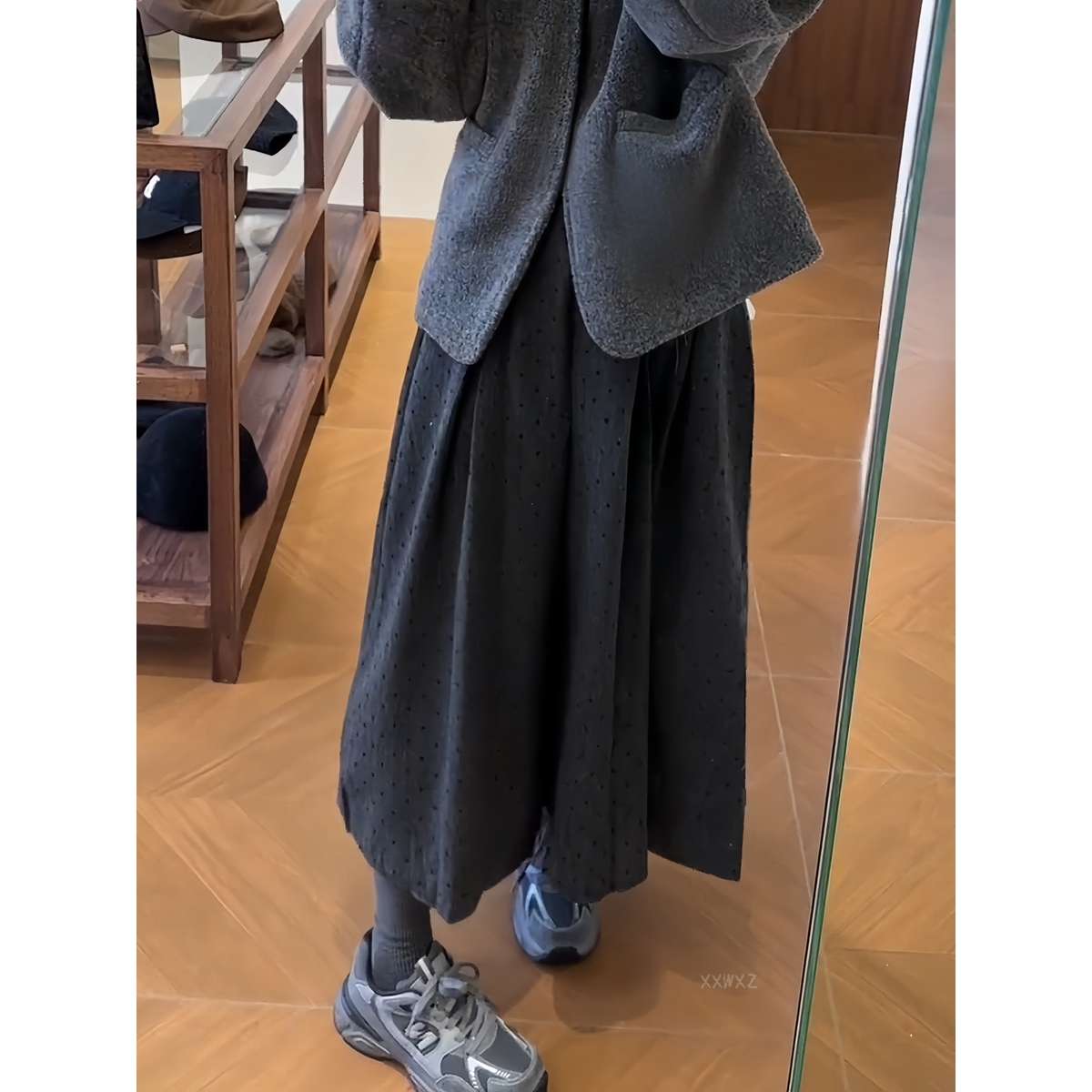 30代ファッション ドット柄プリーツロングスカート