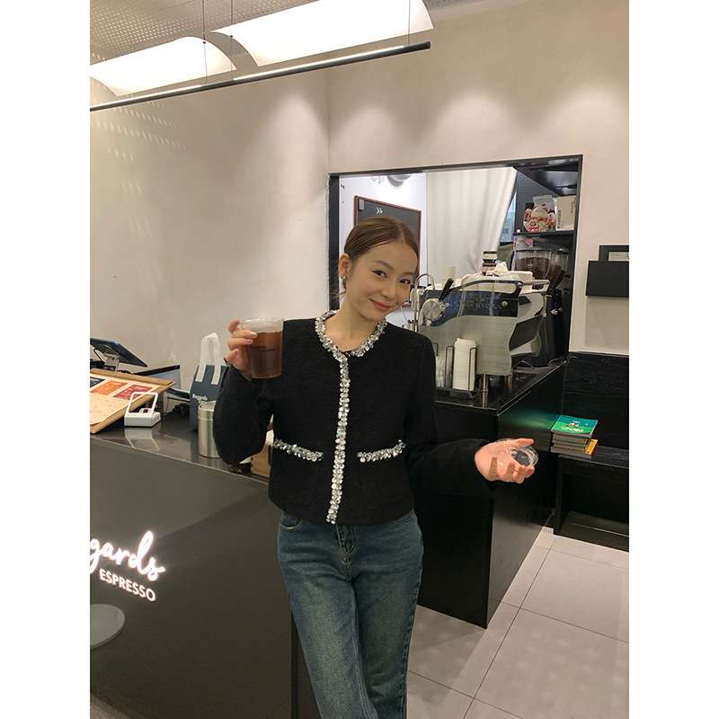 30代ファッション キラキラ装飾カーディガン