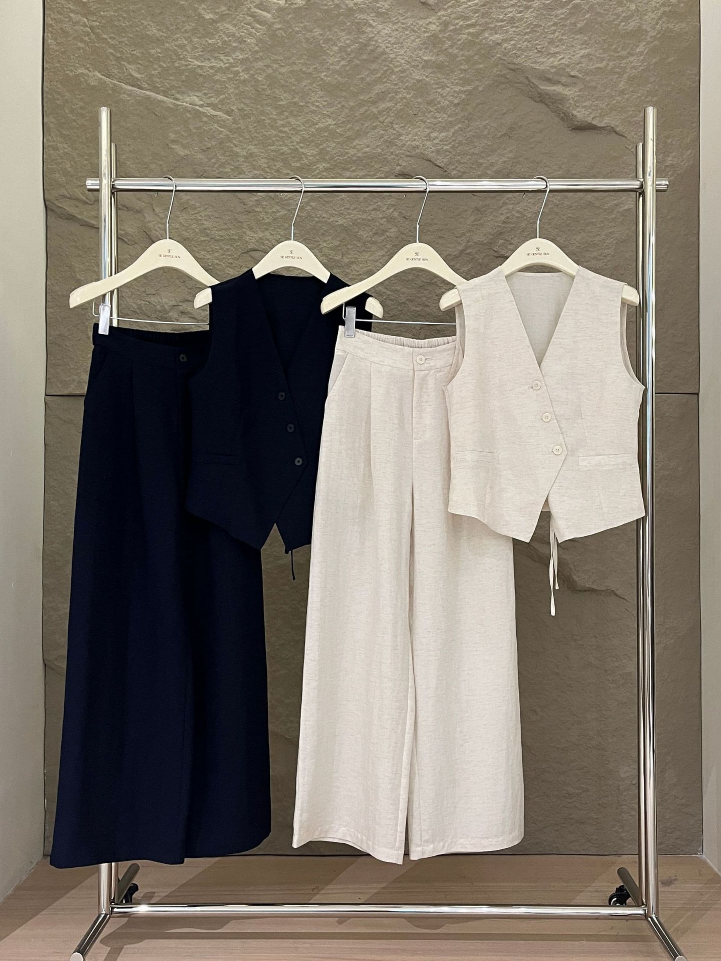 30代ファッション アシンメトリーベスト＆ワイドパンツセット