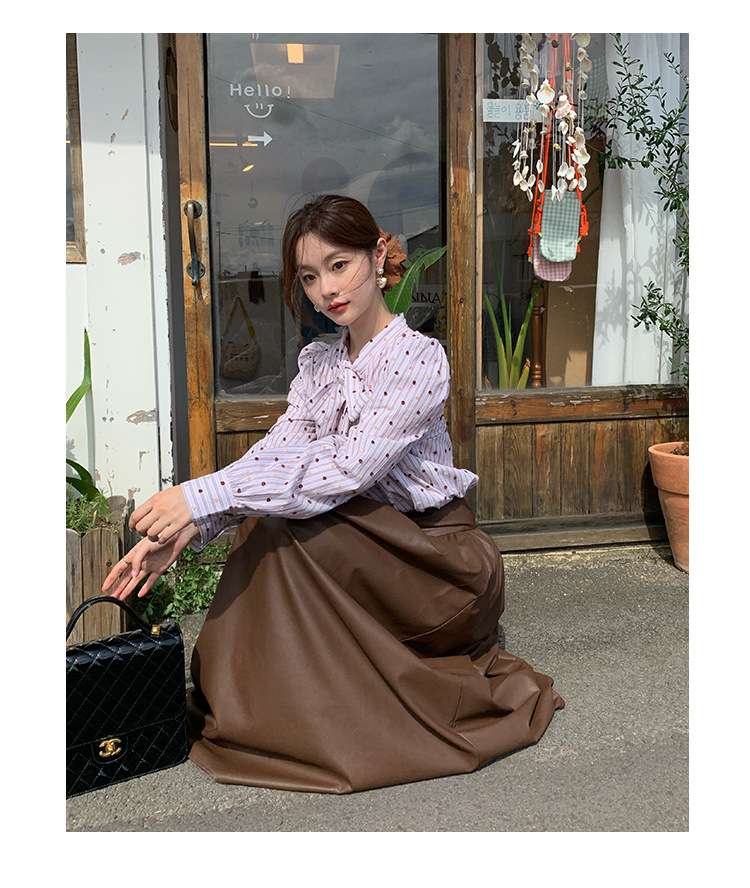 30代ファッション 水玉ストライプ柄リボンブラウス