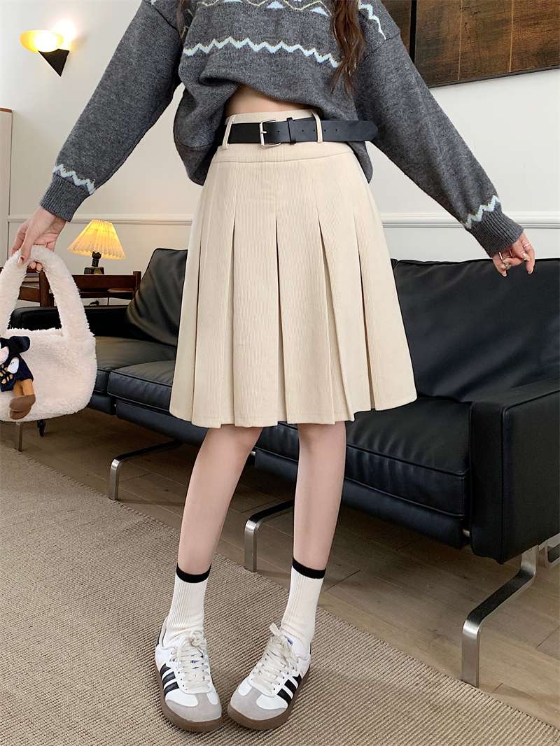 30代ファッション プリーツミディスカート