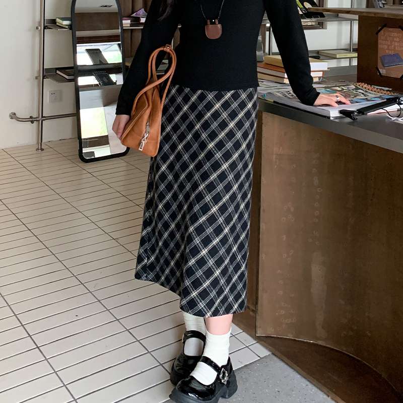 30代ファッション チェック柄ロングスカート