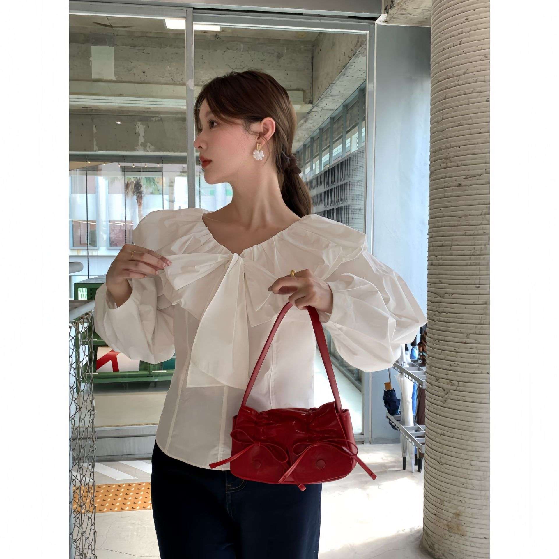 30代ファッション フリルカラーパフスリーブブラウス