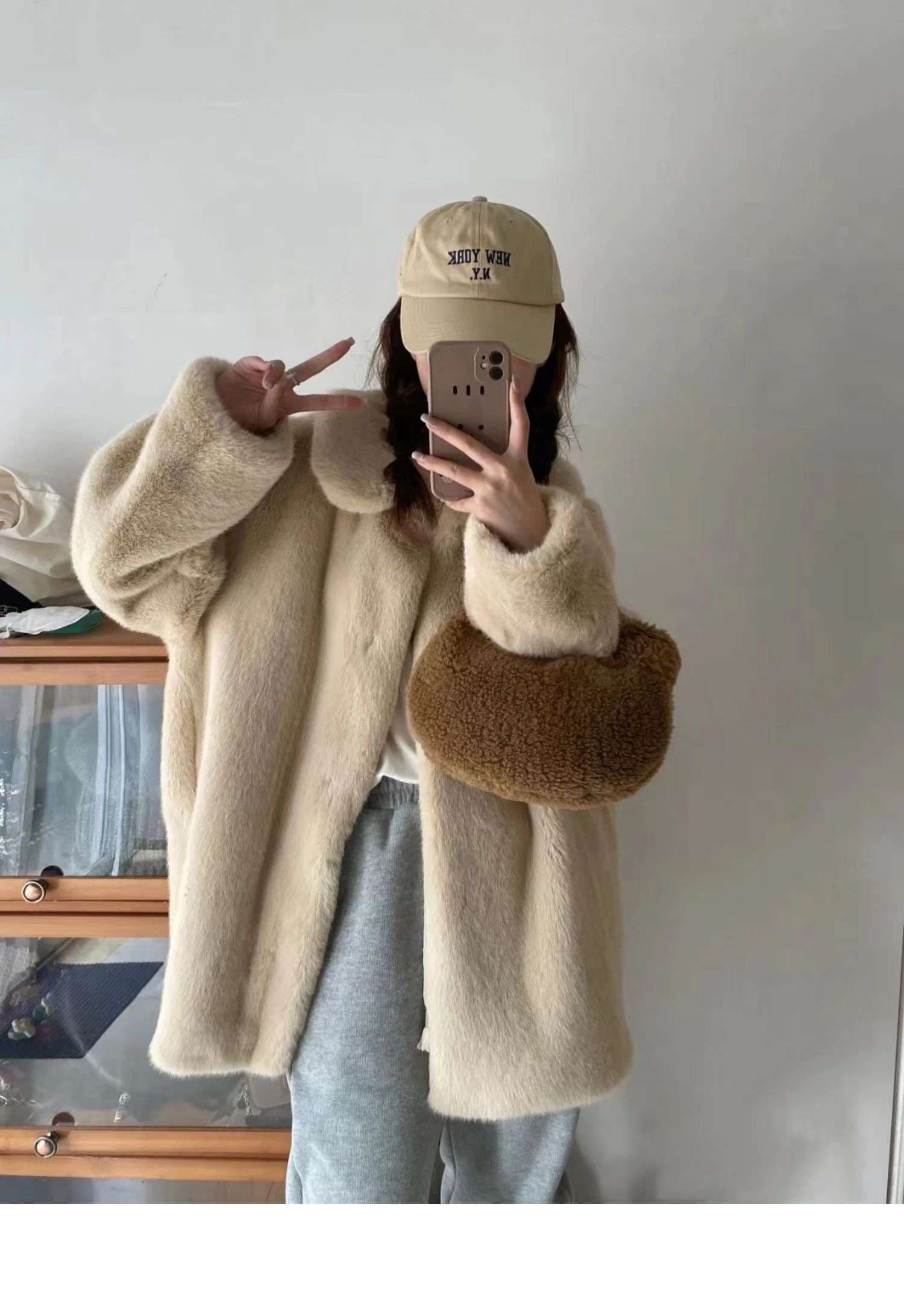 30代ファッション  ふわもこロングコート
