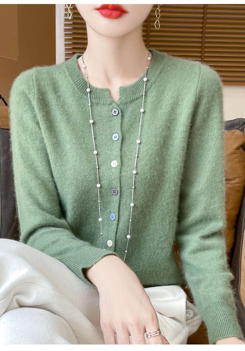 30代ファッション 大人の上品カーディガン