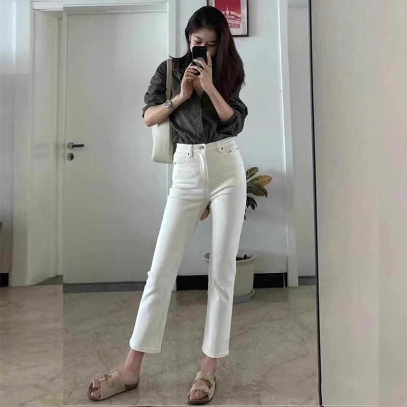 30代ファッション 美脚ストレートデニムパンツ