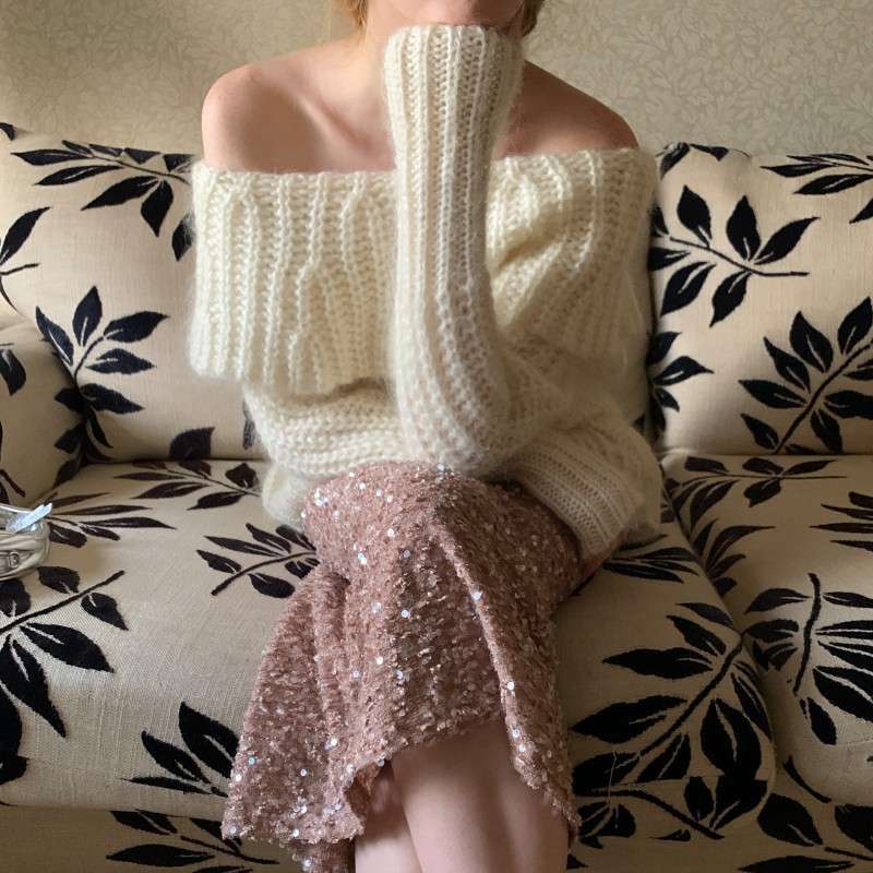 30代ファッション きらめき輝くミディ丈プリーツスカート