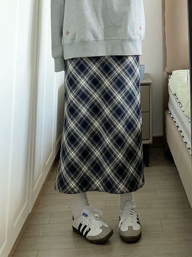 30代ファッション チェック柄ロングフレアスカート