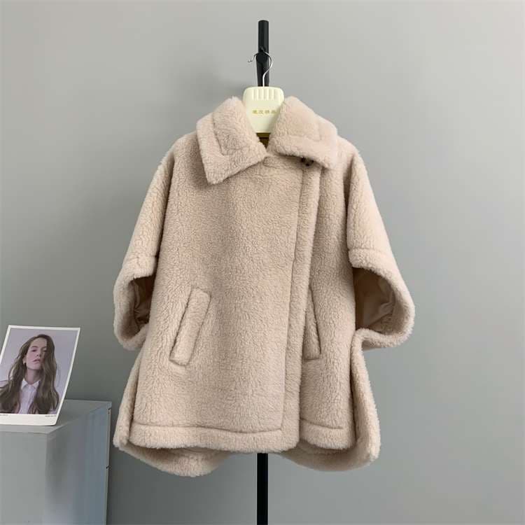 30代ファッション  ふわもこショートコート