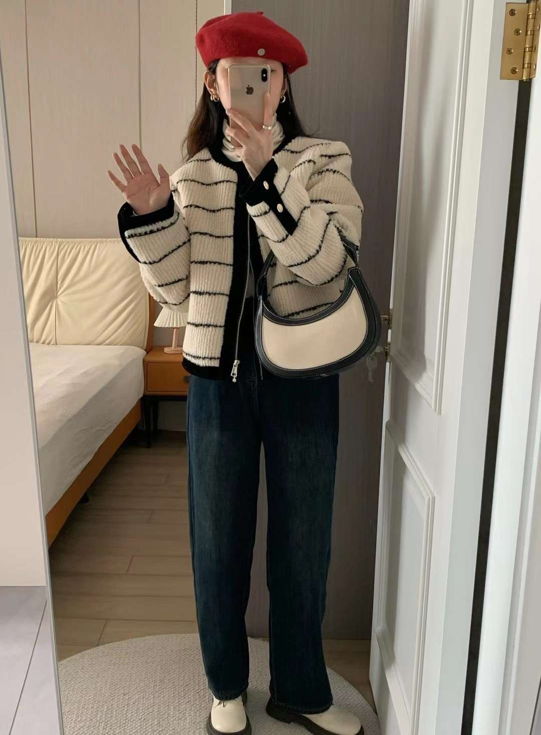 30代ファッション  ニット素材のストライプジャケット