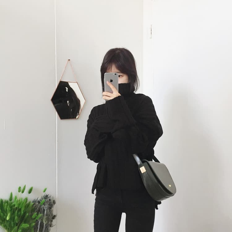 30代ファッション 体型カバー タートルネック編みニットセーター