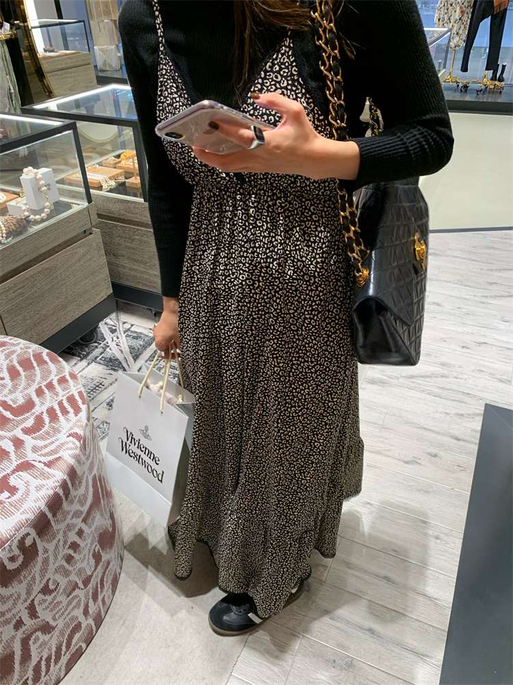 30代ファッション レオパード柄フレアロングワンピース