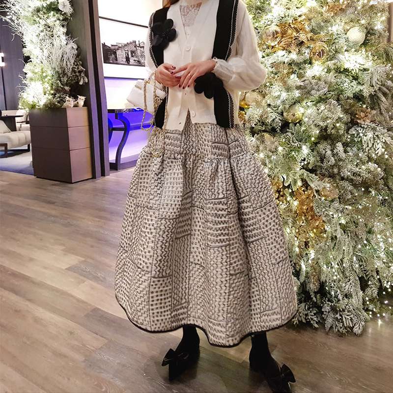 30代ファッション 幾何学柄 大人フレアスカート