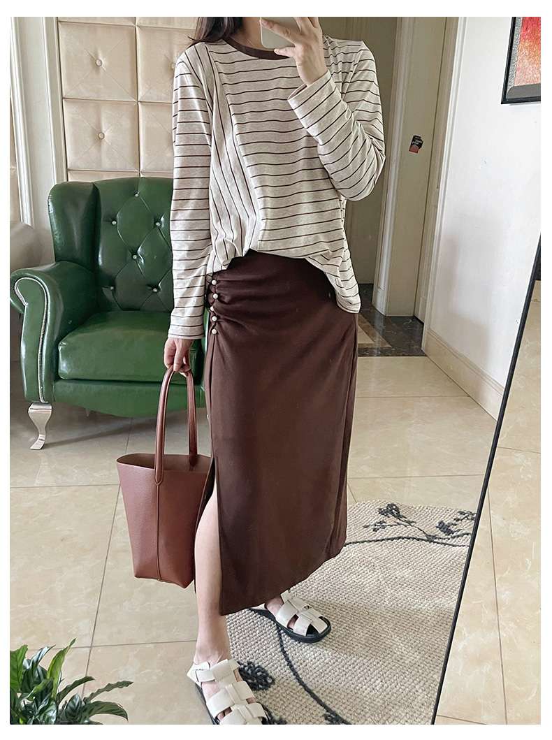30代ファッション ゆったりストライプ長袖カットソー