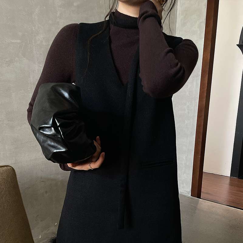 30代ファッション ファー付きノースリーブワンピース