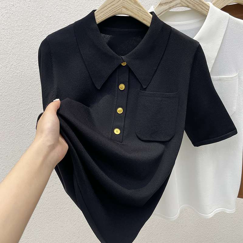30代ファッション 上品シルエットのポロシャツブラウス