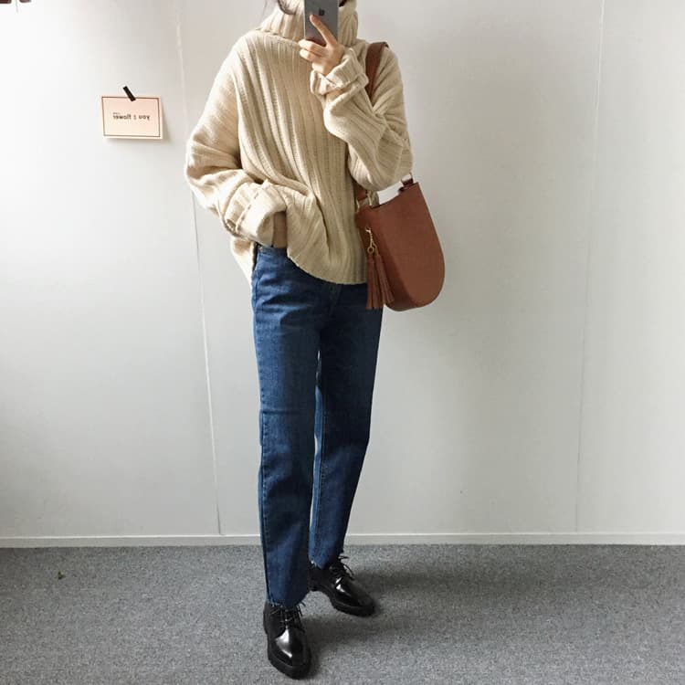 30代ファッション 体型カバー タートルネック編みニットセーター
