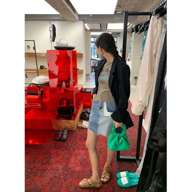 30代ファッション アシンメトリーパッチ デニムミニスカート