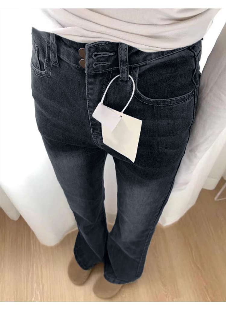 30代ファッション ゆったりストレートデニムパンツ