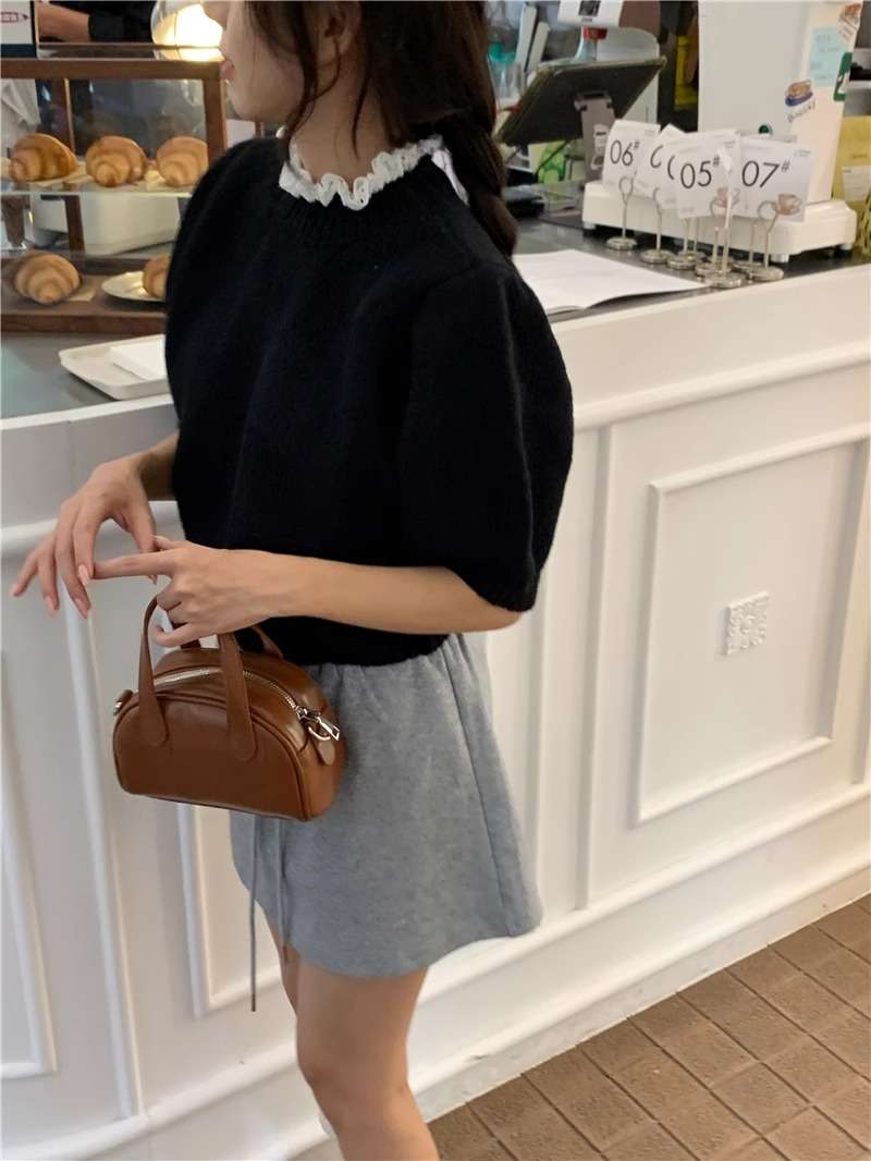 30代ファッション  フェミニンレース襟パフスリーブニット