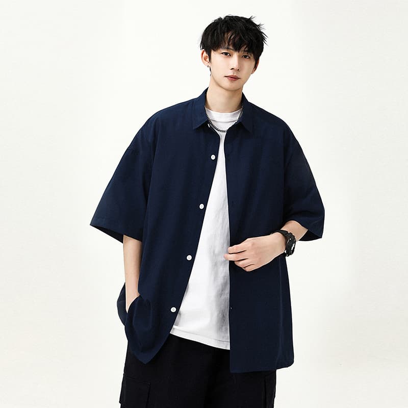 30代ファッション ゆったりシルエット半袖シャツ