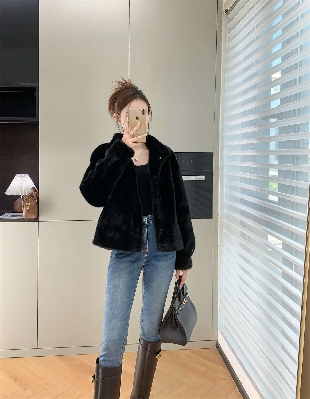 30代ファッション  ふわふわモコモコ ショート丈ファーコート