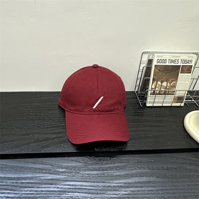 30代ファッション 帽子 シンプルワンポイント刺繍キャップ