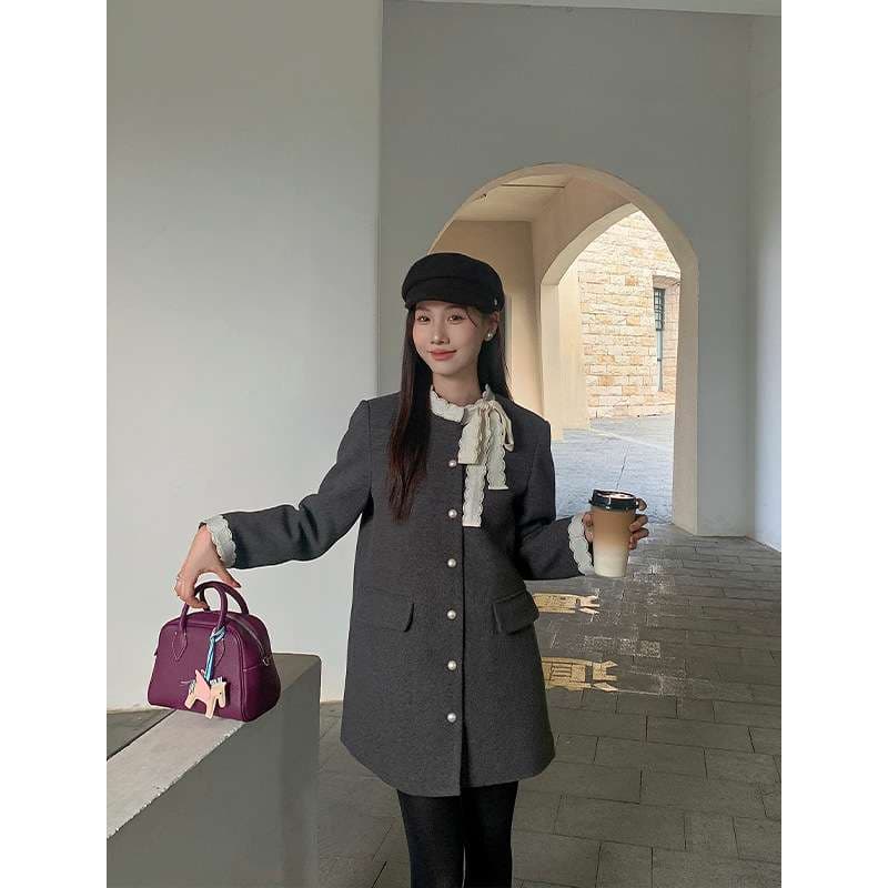 30代ファッション 上品な襟付きロングコート