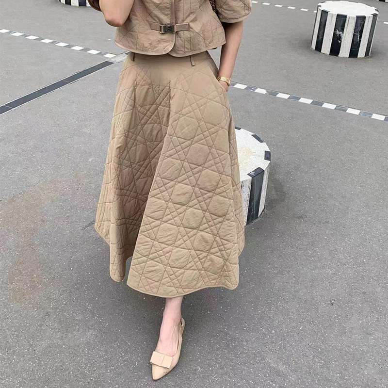 30代ファッション キルティングフレアスカート