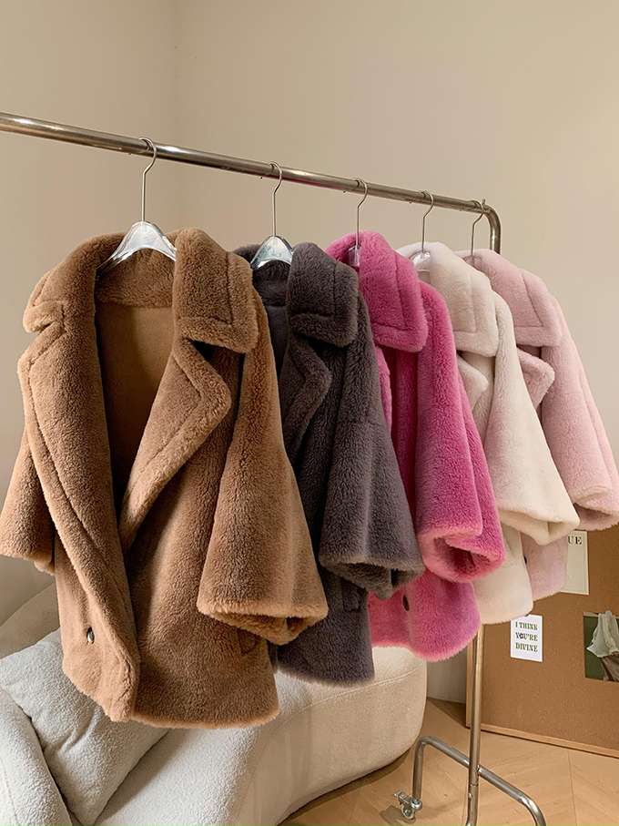 30代ファッション  ふわもこショートコート
