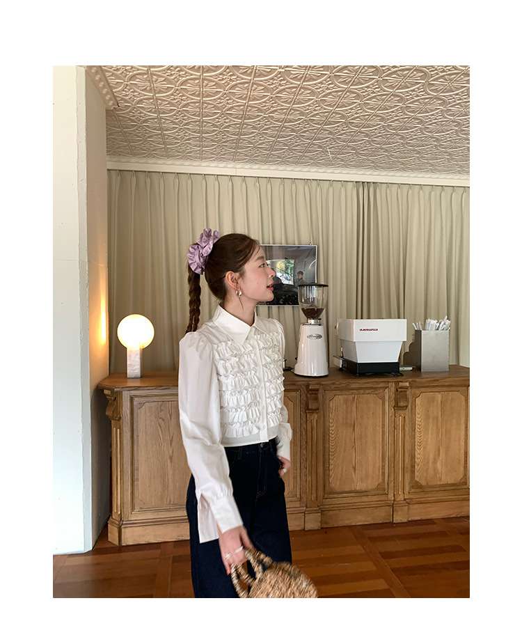 30代ファッション フリルタイプシャツ