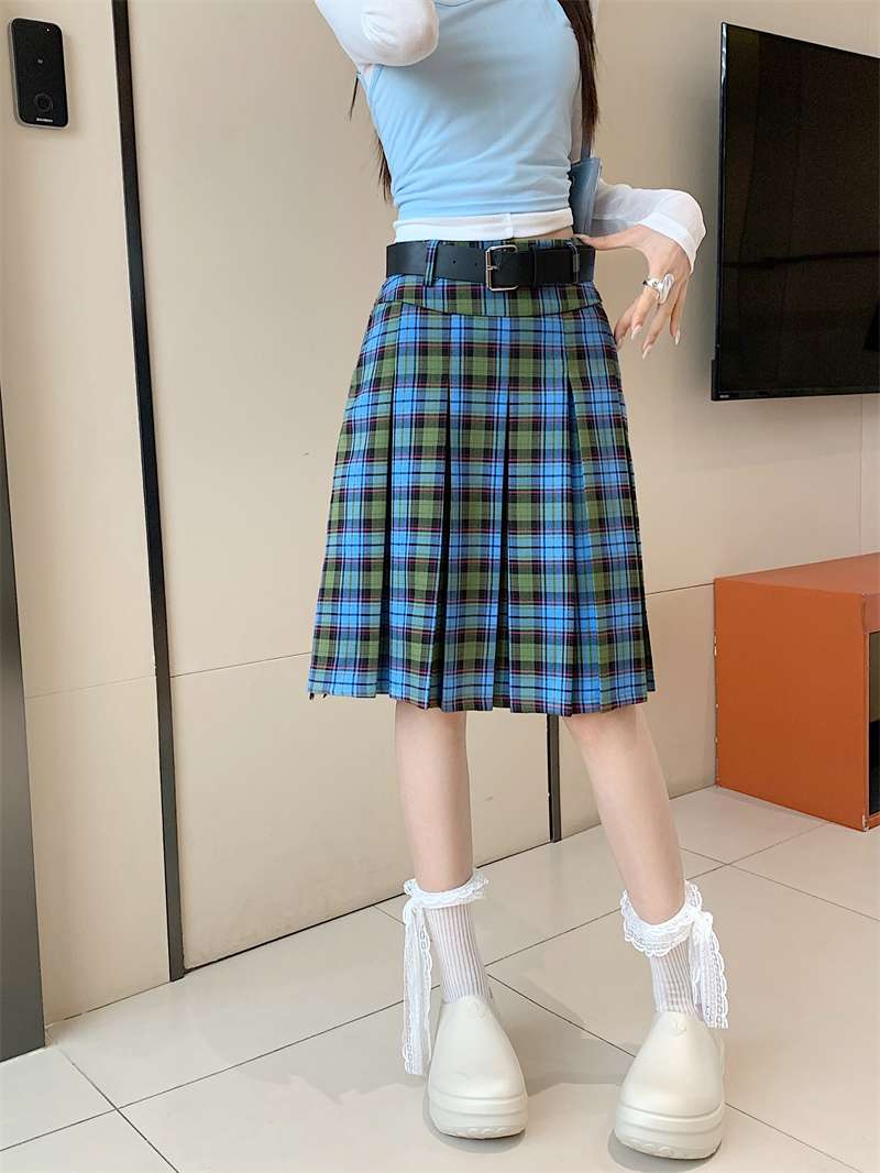 30代ファッション クラシックプリーツチェックスカート