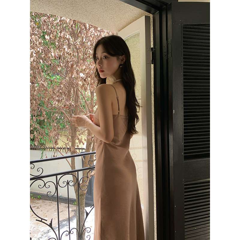 30代ファッション 大人の魅力引き立つスリップドレス